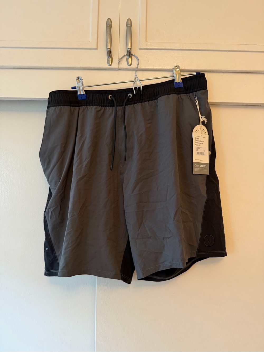 NWT Vuori Men’s Chromatic Core Athletic Shorts Large